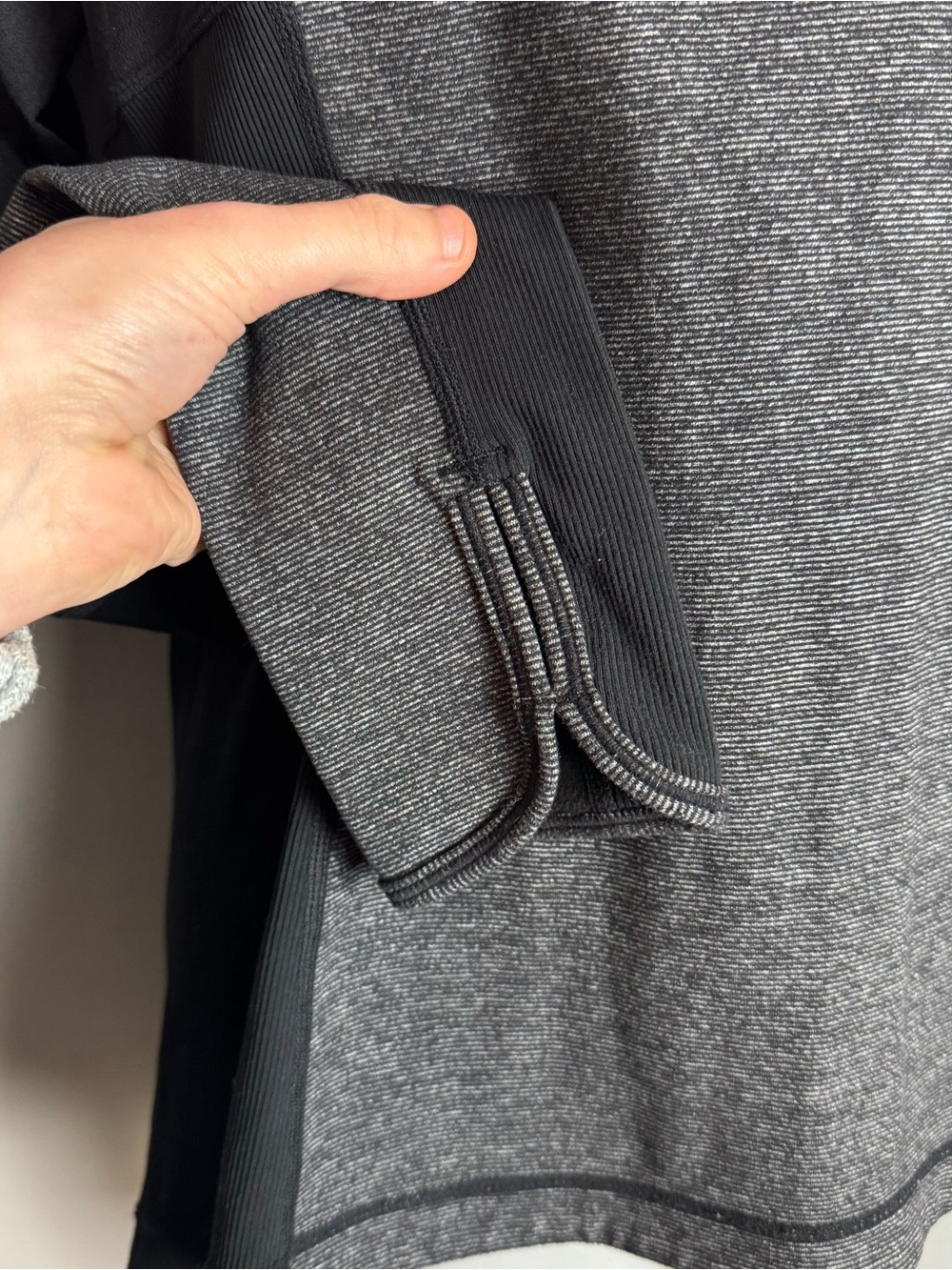 Lululemon Run Switchback Reversible Black And Grey 1/4 Zip Size 8 - Picture 4 of 9